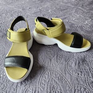 Sorel Yellow and Black Sandals